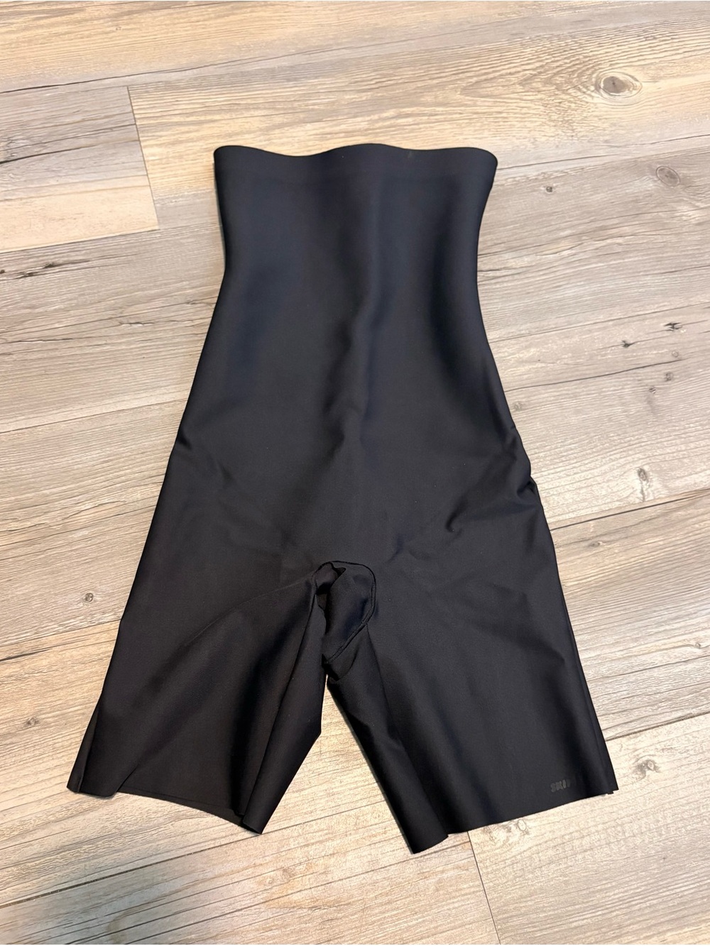 SKIMS Kim Kardashian Body high waisted sculpting shorts small new with tags